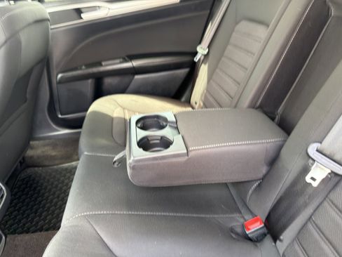 Used 2020 Ford Fusion SE FWD image 18