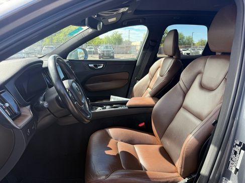 Used 2021 Volvo XC60 T5 Momentum FWD image 12