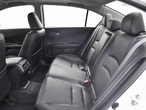 Used 2017 Honda Accord Touring image 12