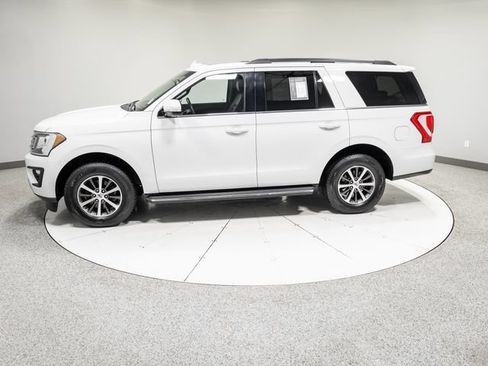 Used 2018 Ford Expedition XLT w/ Equipment Group 202A AWD/4WD image 36