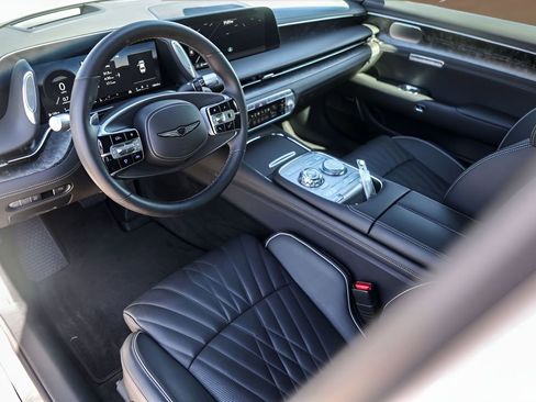 Used 2025 Genesis G90 3.5T AWD/4WD image 11