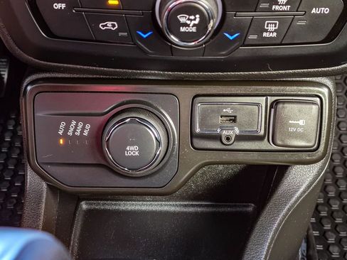 Used 2023 Jeep Renegade Altitude w/ Convenience Group I AWD/4WD image 21