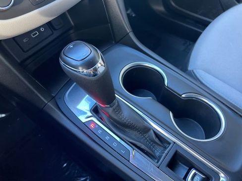 Used 2021 Chevrolet Equinox LT image 16