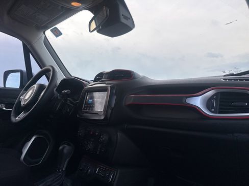 Used 2019 Jeep Renegade Latitude image 29