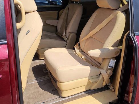 Used 2019 Kia Sedona LX image 4