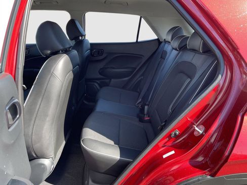 Used 2023 Hyundai Venue Limited FWD image 15