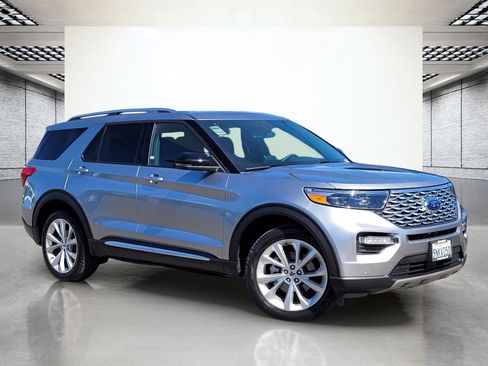 Used 2024 Ford Explorer Platinum w/ Technology Package image 2