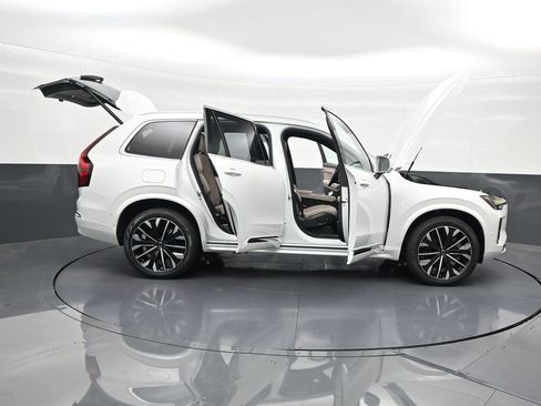 New 2026 Volvo XC90 T8 Plus AWD/4WD image 30