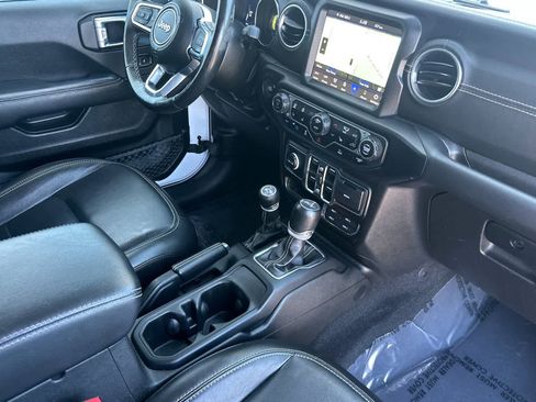 Used 2023 Jeep Wrangler Unlimited Sahara w/ Cold Weather Group AWD/4WD image 17