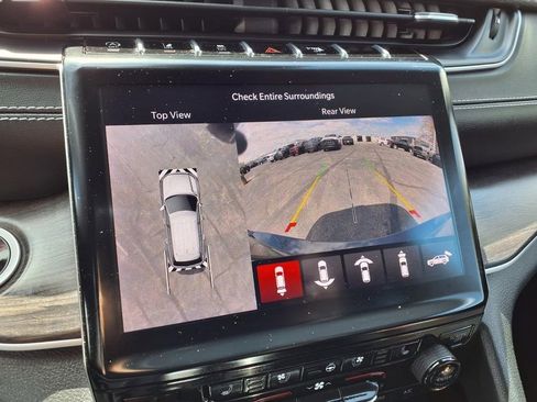 Used 2023 Jeep Grand Cherokee L Limited w/ Luxury Tech Group II image 6