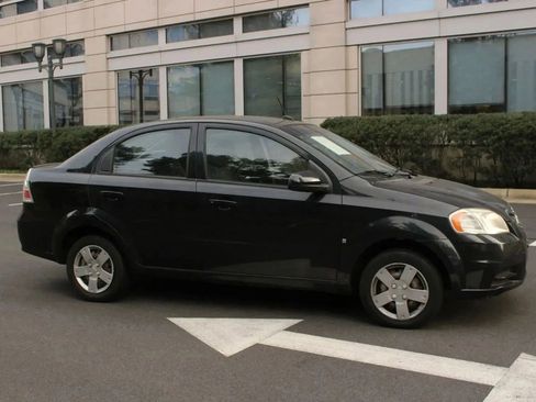 Used 2009 Chevrolet Aveo LT w/ Power and Convenience Package FWD image 2