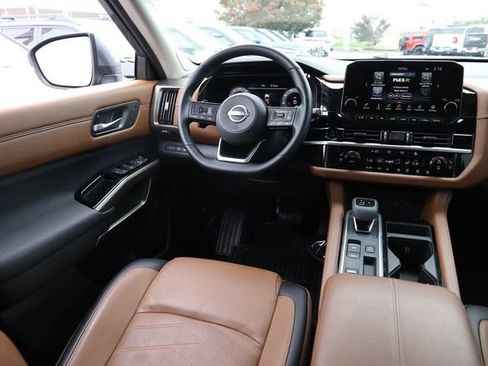 Certified 2025 Nissan Pathfinder Platinum w/ Cargo Package FWD image 26
