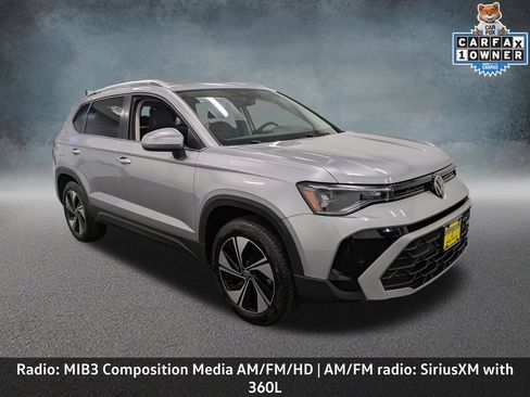 Used 2025 Volkswagen Taos SE w/ Panoramic Sunroof Package AWD/4WD image 3