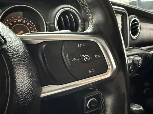 Used 2018 Jeep Wrangler Unlimited Sahara w/ Uconnect 4C Nav & Sound Group AWD/4WD image 16