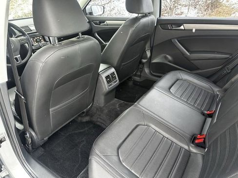 Used 2015 Volkswagen Passat 1.8T SE image 14