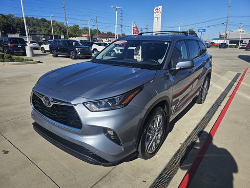 Certified 2021 Toyota Highlander Limited image 12