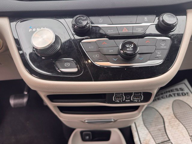 Used 2023 Chrysler Voyager LX FWD image 16