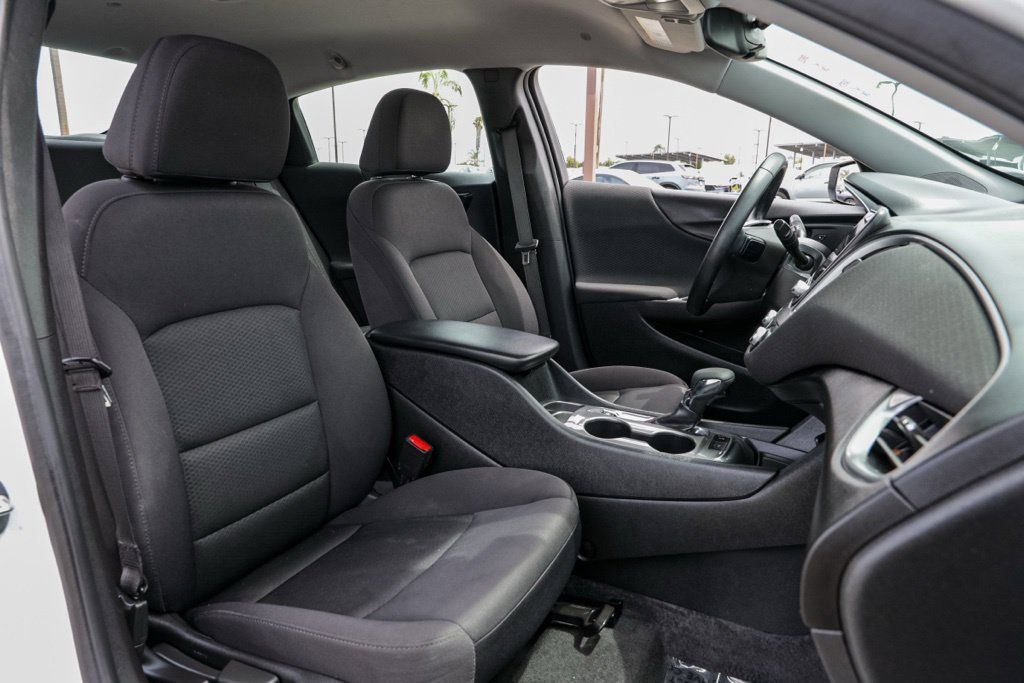 Used 2025 Chevrolet Malibu RS FWD image 20