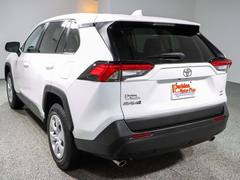 Used 2024 Toyota RAV4 LE AWD/4WD image 9
