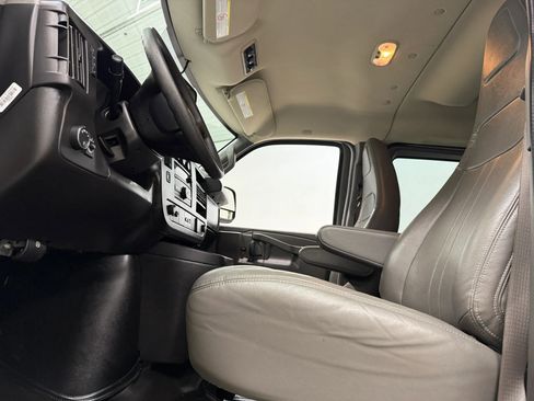 Used 2018 Chevrolet Express 2500 LS w/ Driver Convenience Package RWD image 15