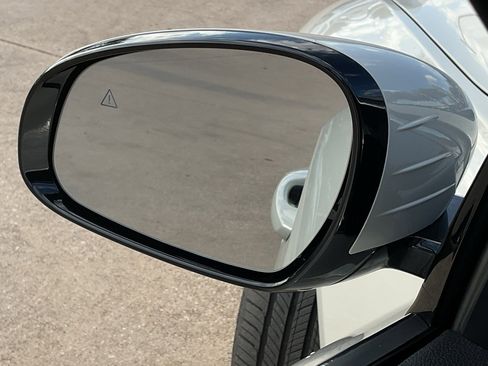 Used 2025 Genesis G70 2.5T image 11