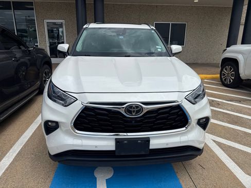 Used 2020 Toyota Highlander Limited FWD image 9