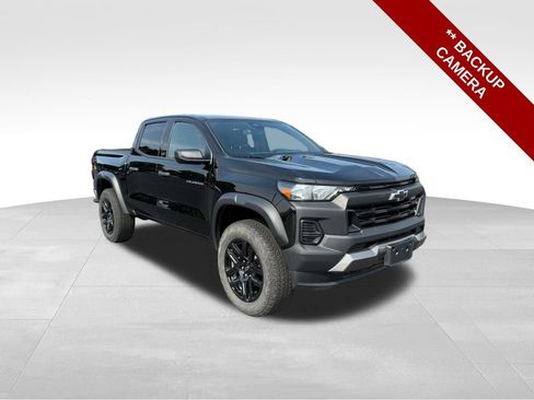 Used 2024 Chevrolet Colorado Trail Boss w/ Advanced Trailering Package AWD/4WD image 9