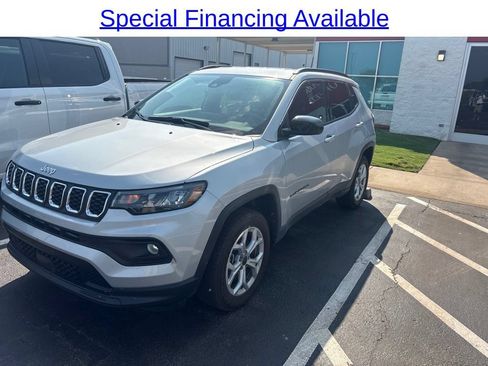 Used 2026 Jeep Compass Latitude AWD/4WD image 1