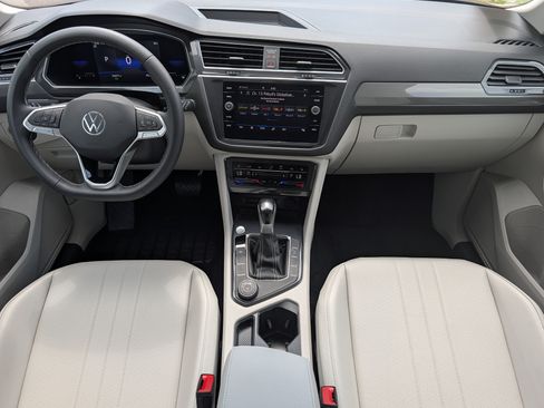Used 2022 Volkswagen Tiguan SE AWD/4WD image 10