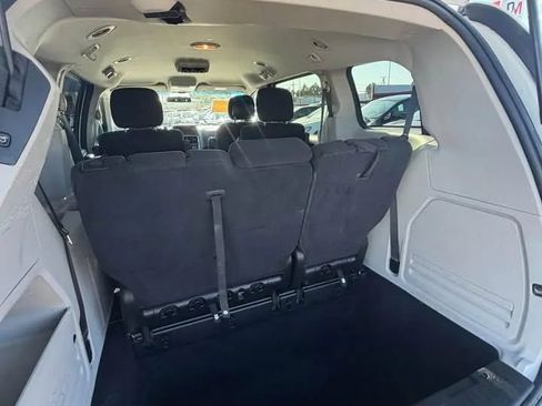Used 2014 Dodge Grand Caravan SXT FWD image 10