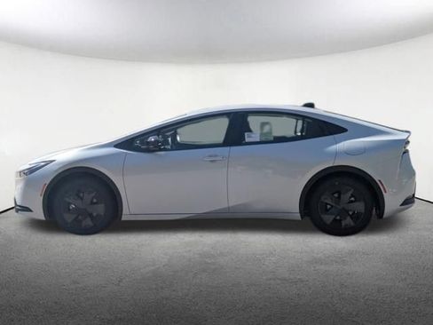 New 2027 Toyota Prius Plug-In Hybrid FWD image 9