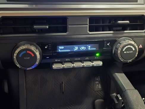Certified 2025 Toyota Tacoma SR5 AWD/4WD image 15