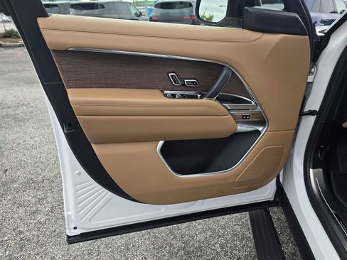 Used 2023 Land Rover Range Rover Autobiography image 23