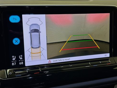 Used 2025 Volkswagen Atlas SE image 23