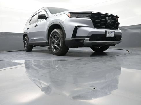 Used 2024 Honda Pilot TrailSport image 29