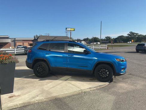 Used 2023 Jeep Cherokee Altitude Lux image 6