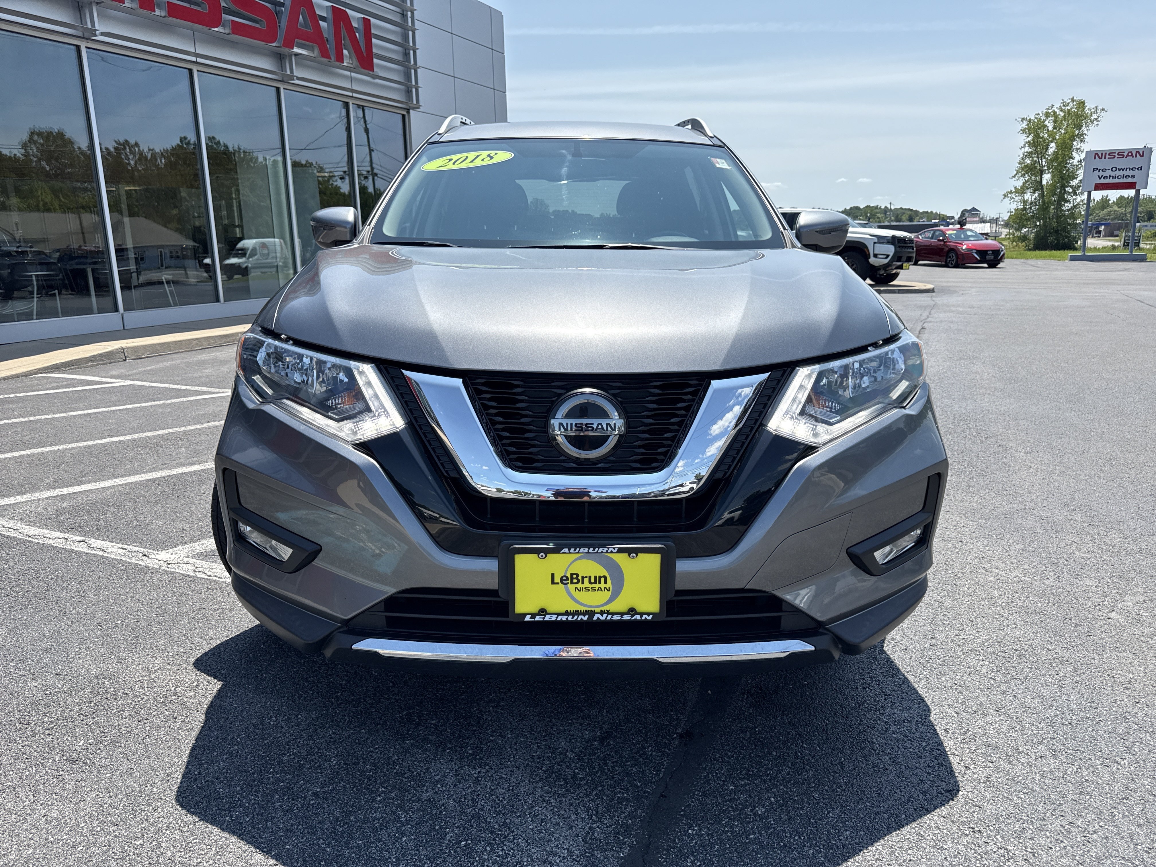 Used 2018 Nissan Rogue SV AWD/4WD image 16