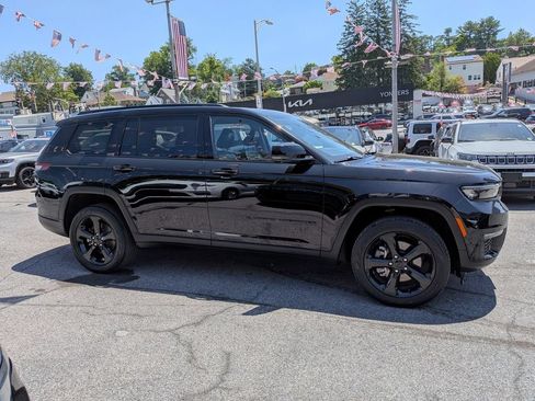 Used 2023 Jeep Grand Cherokee L Limited w/ Luxury Tech Group II AWD/4WD image 5