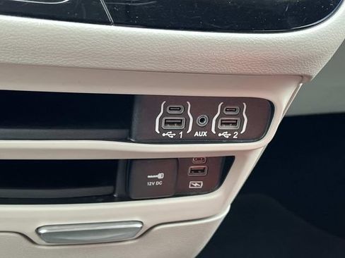 Used 2022 Chrysler Pacifica Touring-L FWD image 25