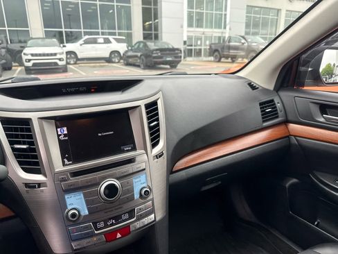 Used 2014 Subaru Outback 2.5i Limited AWD/4WD image 8