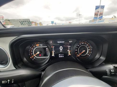 Used 2024 Jeep Wrangler Unlimited Sahara image 11