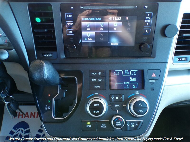Used 2017 Toyota Sienna L FWD image 30