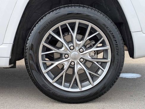 Used 2025 Jeep Grand Cherokee Summit image 13