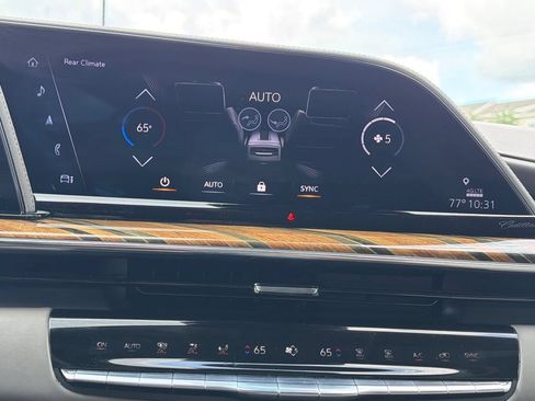 Certified 2023 Cadillac Escalade Premium Luxury Platinum AWD/4WD image 9