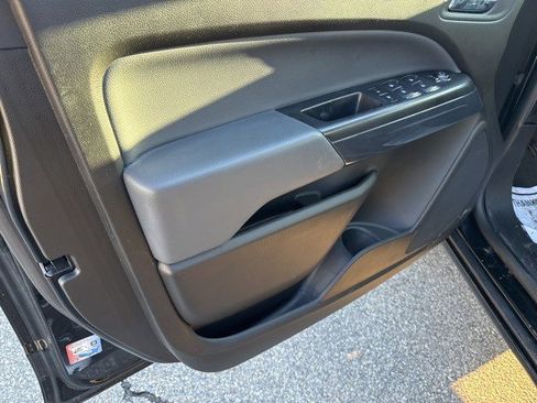 Used 2021 Chevrolet Colorado Z71 w/ Z71 Midnight Edition image 9