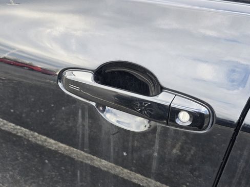 Used 2016 Toyota Camry XLE w/ Moonroof Package image 25