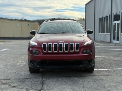 Used 2017 Jeep Cherokee Sport image 2