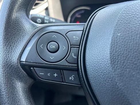 Used 2025 Toyota RAV4 XLE AWD/4WD image 21