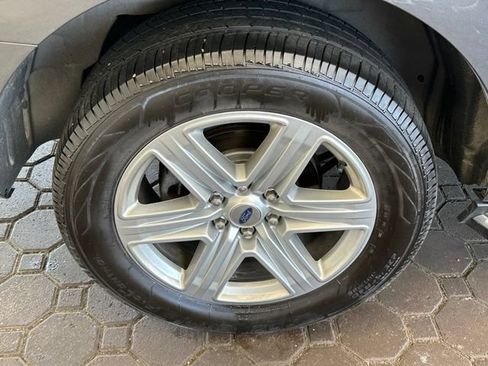 Used 2020 Ford Expedition XLT w/ Equipment Group 202A AWD/4WD image 6