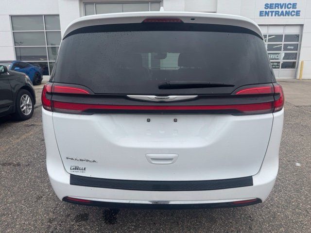 Used 2022 Chrysler Pacifica Touring-L FWD image 6